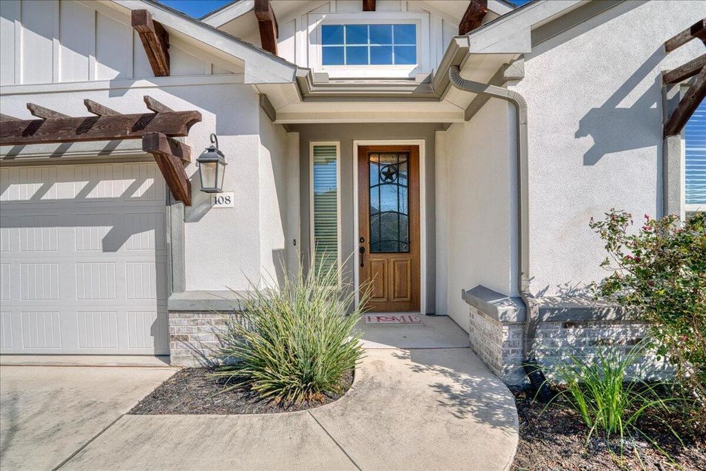 108 Strata DR, Liberty Hill, TX 78642