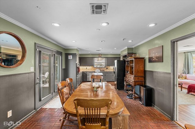 5702 River Road, Shreveport, LA 71105