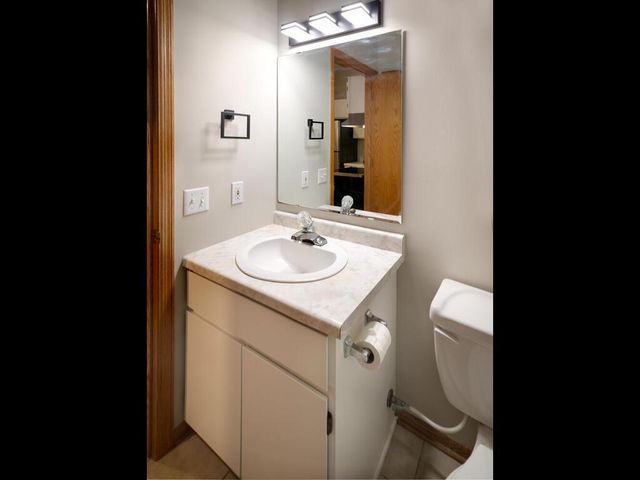 543 Roundhouse Street, Shakopee, MN 55379