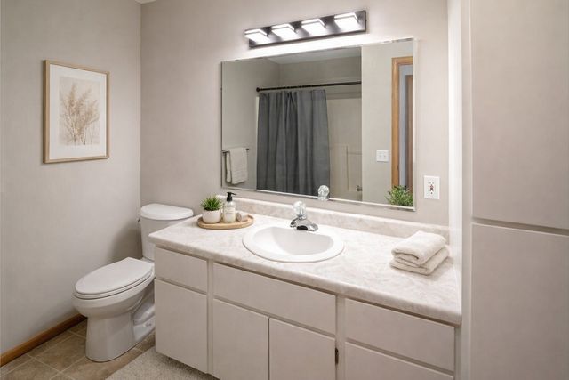 543 Roundhouse Street, Shakopee, MN 55379