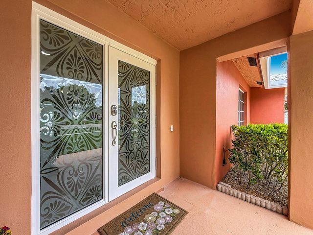 851 E Plantation Circle, Plantation, FL 33324
