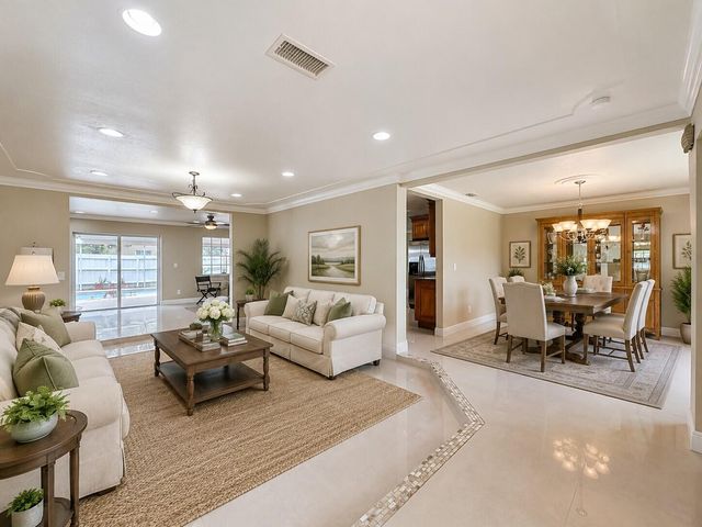 851 E Plantation Circle, Plantation, FL 33324