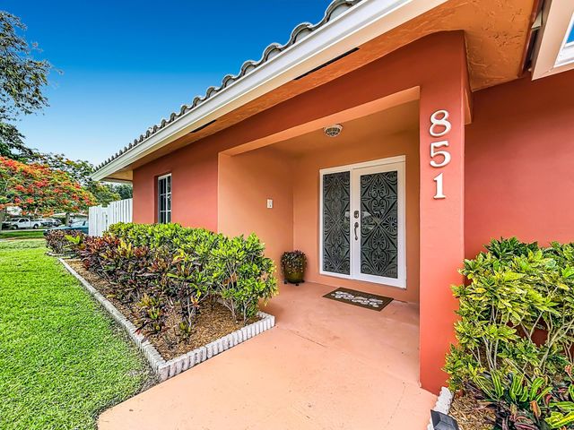 851 E Plantation Circle, Plantation, FL 33324