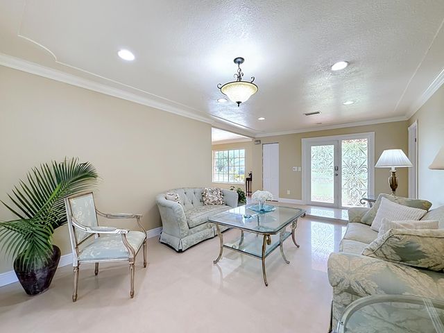 851 E Plantation Circle, Plantation, FL 33324