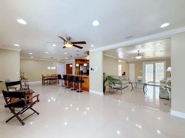 851 E Plantation Circle, Plantation, FL 33324