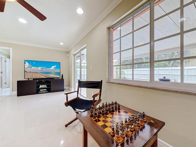851 E Plantation Circle, Plantation, FL 33324