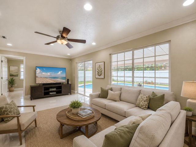 851 E Plantation Circle, Plantation, FL 33324