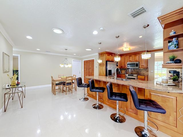 851 E Plantation Circle, Plantation, FL 33324