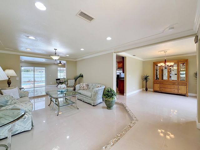851 E Plantation Circle, Plantation, FL 33324