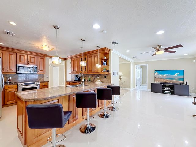 851 E Plantation Circle, Plantation, FL 33324