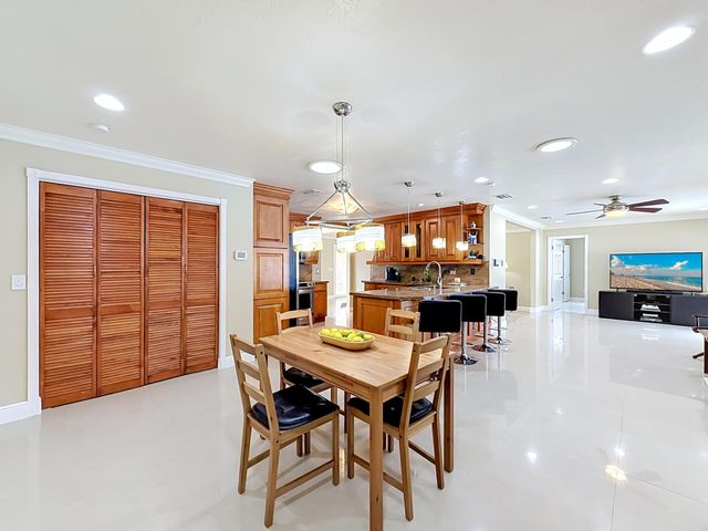 851 E Plantation Circle, Plantation, FL 33324