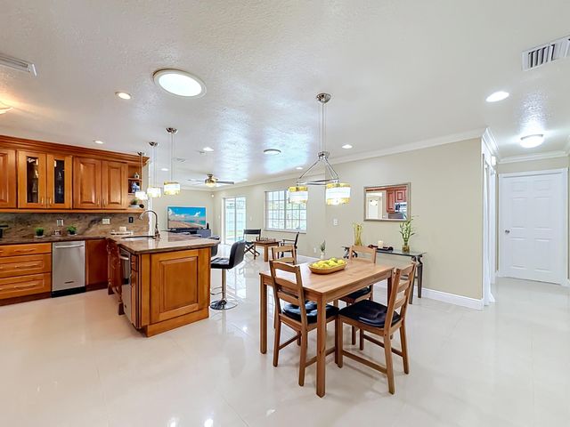 851 E Plantation Circle, Plantation, FL 33324