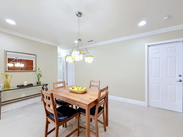 851 E Plantation Circle, Plantation, FL 33324
