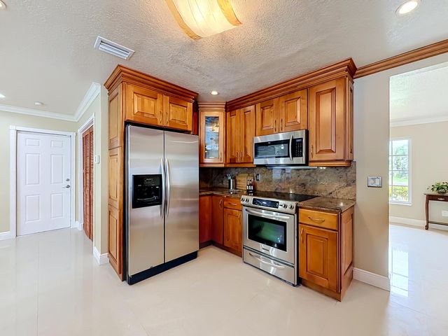 851 E Plantation Circle, Plantation, FL 33324