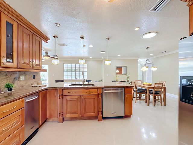 851 E Plantation Circle, Plantation, FL 33324