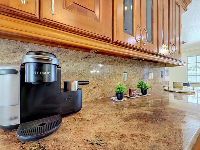 851 E Plantation Circle, Plantation, FL 33324