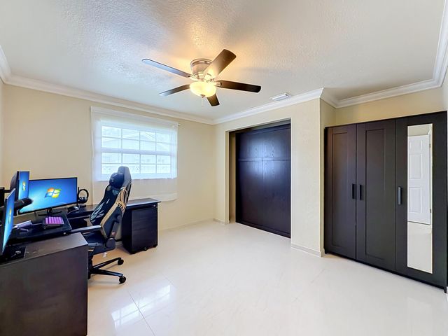 851 E Plantation Circle, Plantation, FL 33324
