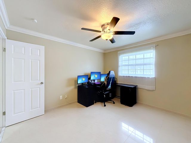 851 E Plantation Circle, Plantation, FL 33324