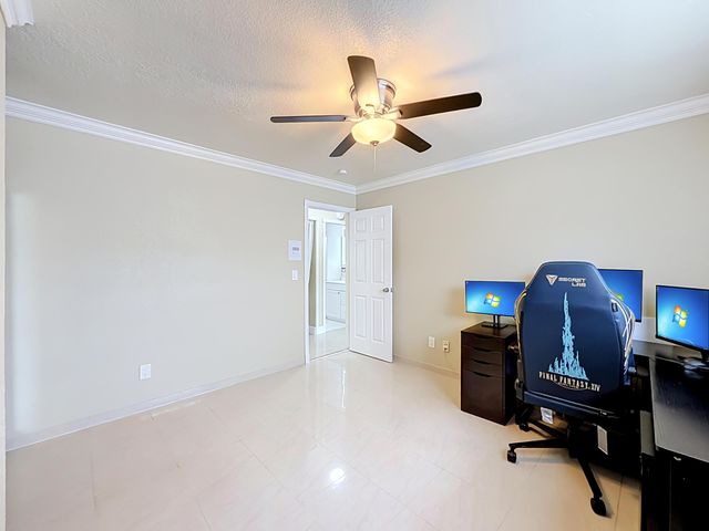851 E Plantation Circle, Plantation, FL 33324