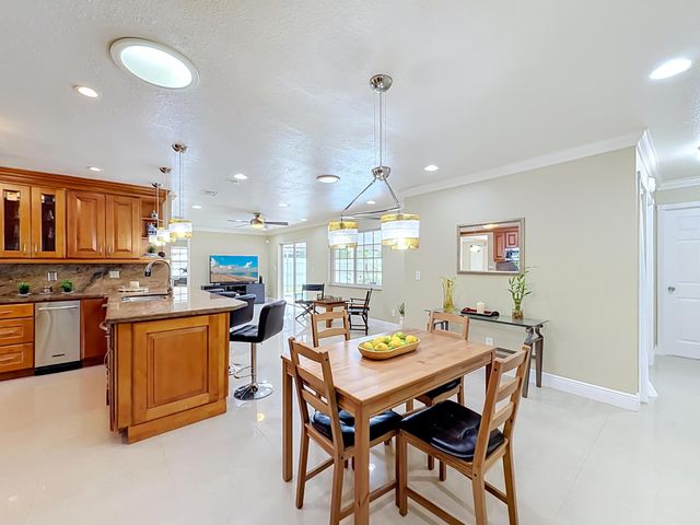 851 E Plantation Circle, Plantation, FL 33324