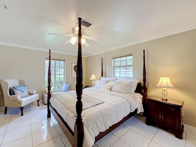 851 E Plantation Circle, Plantation, FL 33324