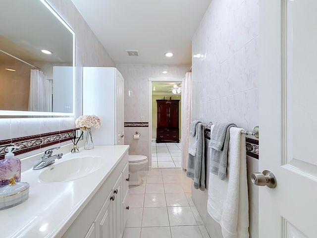851 E Plantation Circle, Plantation, FL 33324