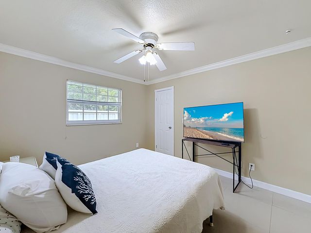 851 E Plantation Circle, Plantation, FL 33324