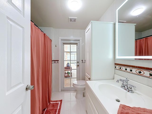 851 E Plantation Circle, Plantation, FL 33324