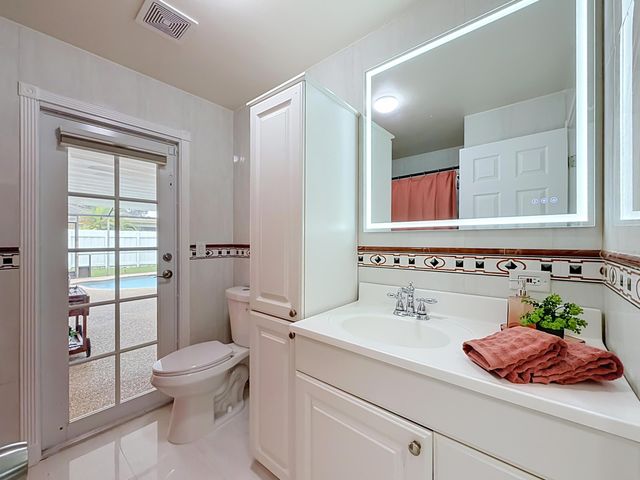 851 E Plantation Circle, Plantation, FL 33324