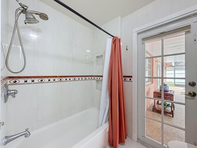 851 E Plantation Circle, Plantation, FL 33324