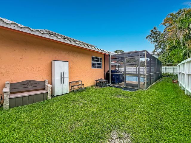 851 E Plantation Circle, Plantation, FL 33324