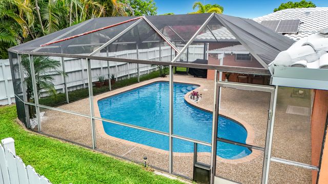851 E Plantation Circle, Plantation, FL 33324