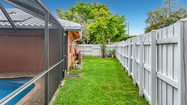 851 E Plantation Circle, Plantation, FL 33324
