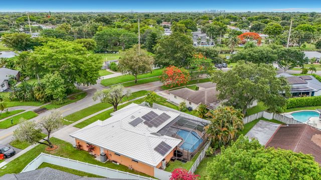 851 E Plantation Circle, Plantation, FL 33324