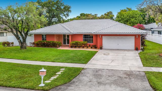 851 E Plantation Circle, Plantation, FL 33324