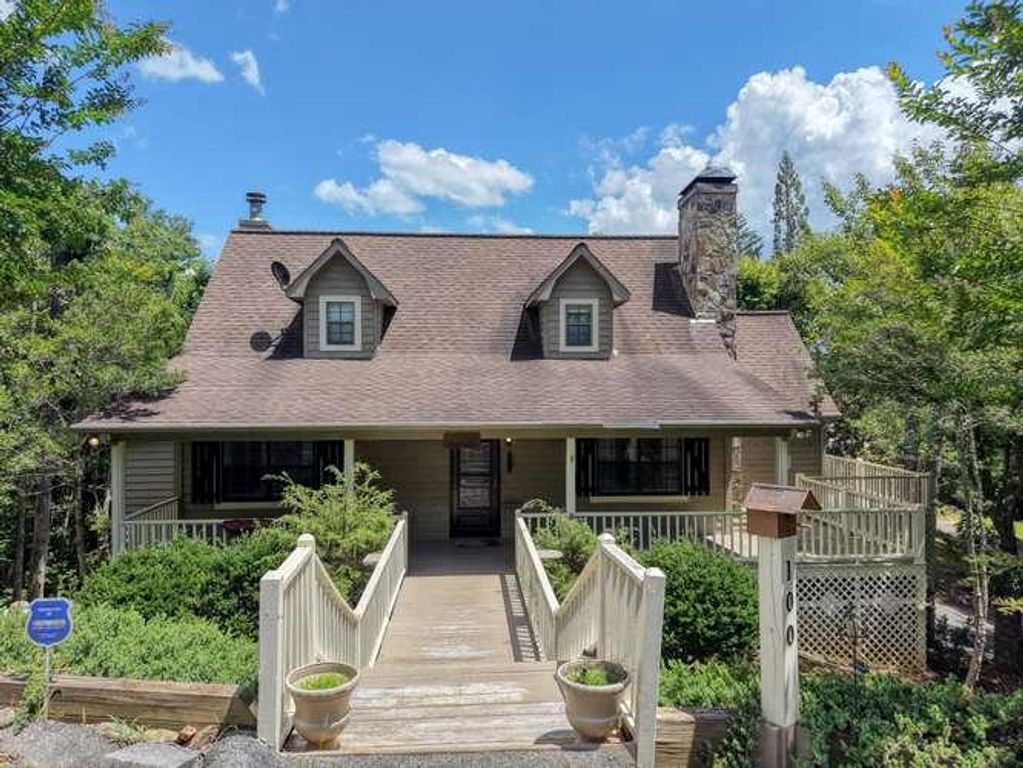 100 Sourwood Lane, Hayesville, NC 28904