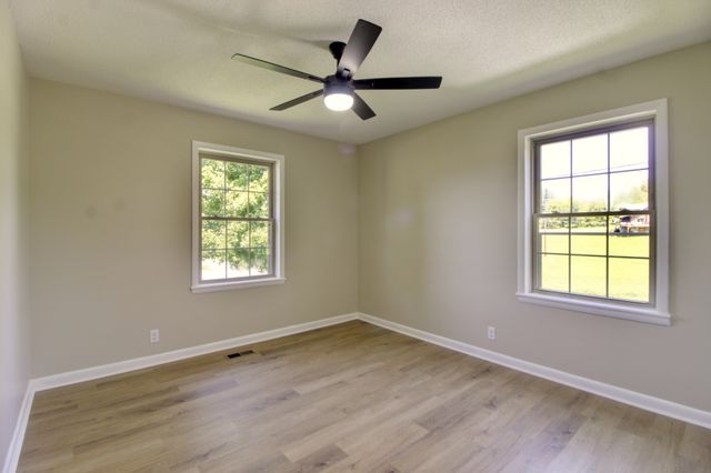 210 Crenshaw Rd, Hartsville, TN 37074