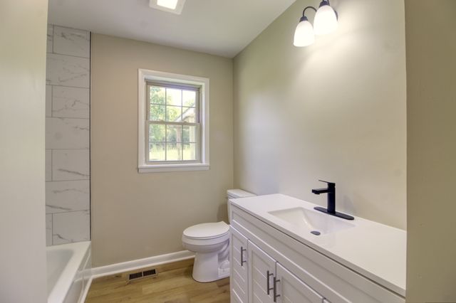 210 Crenshaw Rd, Hartsville, TN 37074