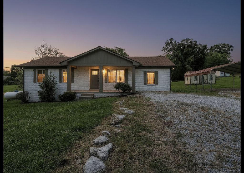 210 Crenshaw Rd, Hartsville, TN 37074