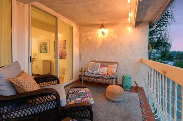 2323 Caringa Way 16, Carlsbad, CA 92009