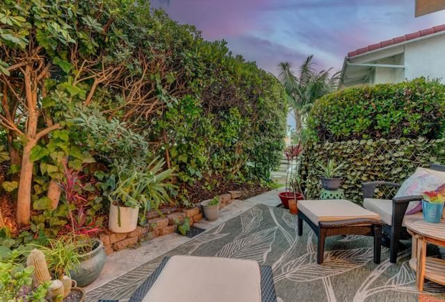 2323 Caringa Way 16, Carlsbad, CA 92009