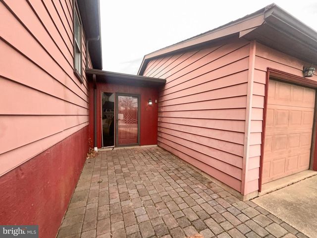 16 COURTLAND CIR, Bear, DE 19701