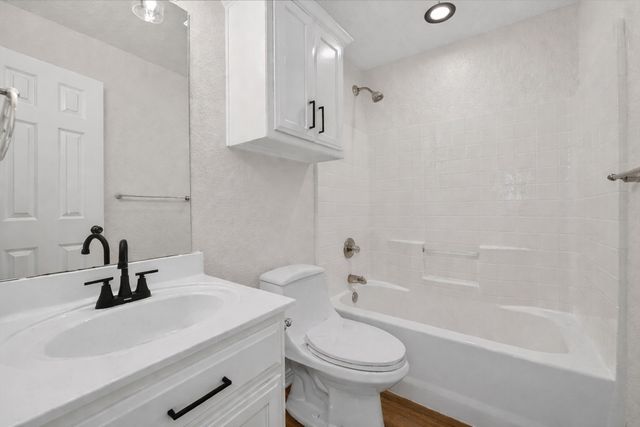 127 Port O Call Court, Runaway Bay, TX 76426