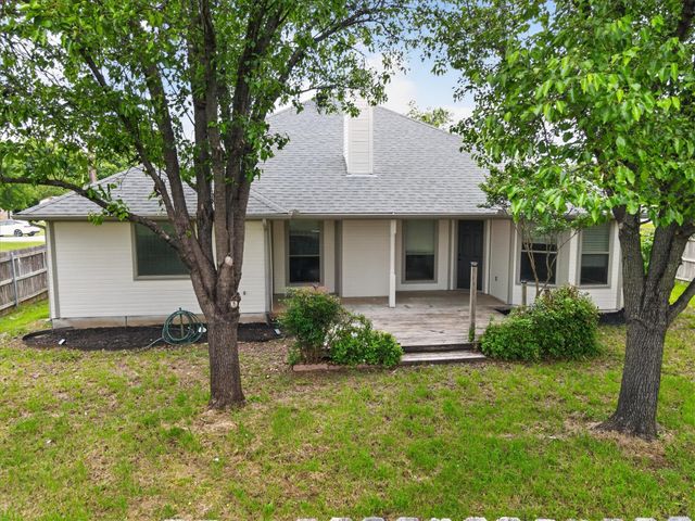 127 Port O Call Court, Runaway Bay, TX 76426