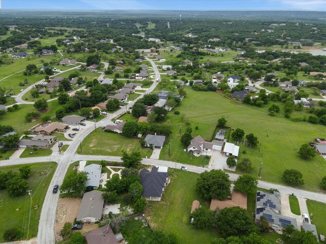 127 Port O Call Court, Runaway Bay, TX 76426