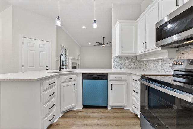 127 Port O Call Court, Runaway Bay, TX 76426