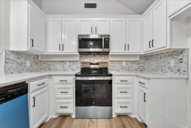 127 Port O Call Court, Runaway Bay, TX 76426