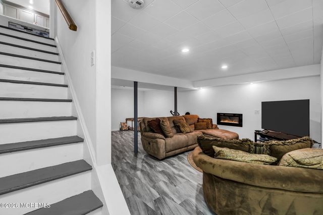 35 Sunnydale Drive, Bayville, NJ 08721