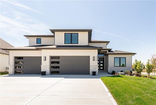 18601 Ironwood Street, Overland Park, KS 66085