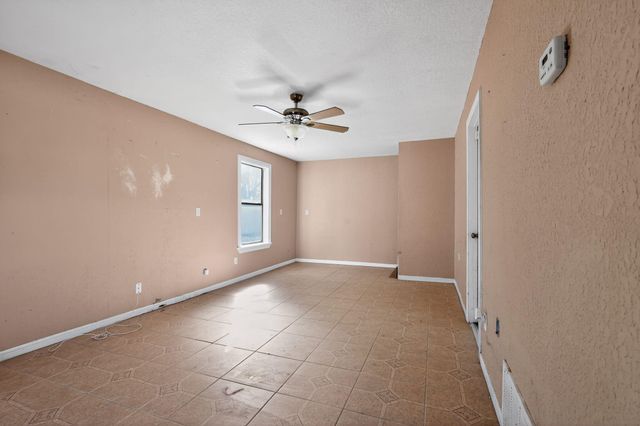 712 E Peach Street, Angleton, TX 77515